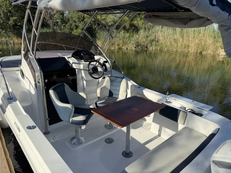 Pronájem Motorová loď v Mandelieu-la-Napoule -Ranieri EVO 22