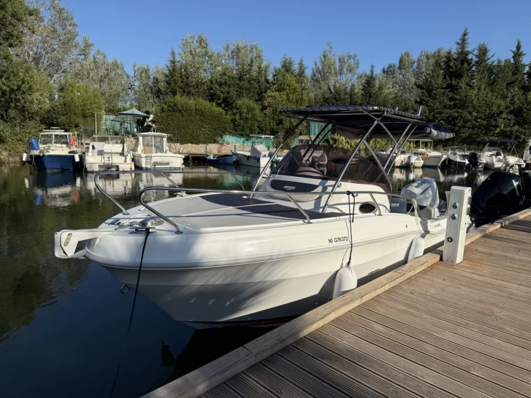 Pronajmout Motorová loď se skipperem či ne Ranieri v Mandelieu-la-Napoule