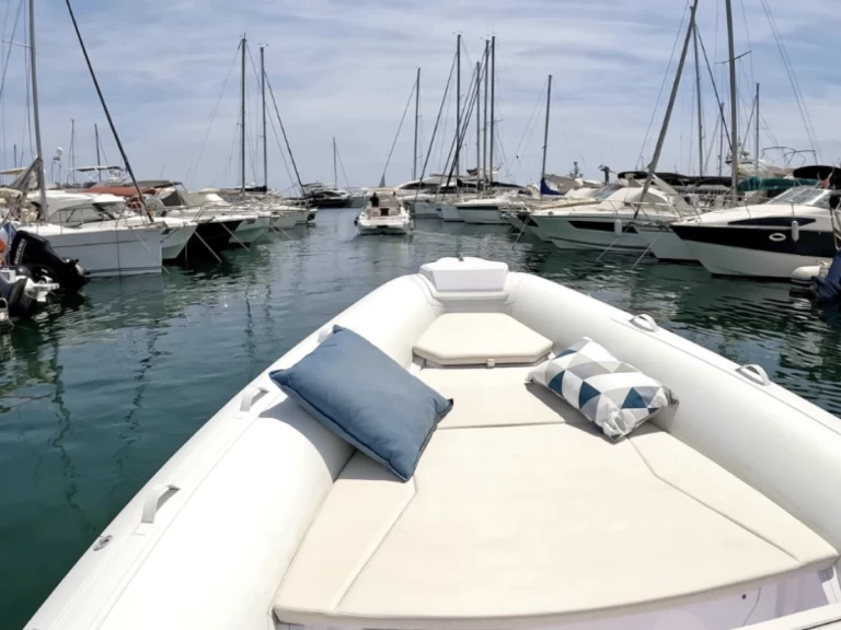 Pronájem Polotuhá loď Stingher s licencí