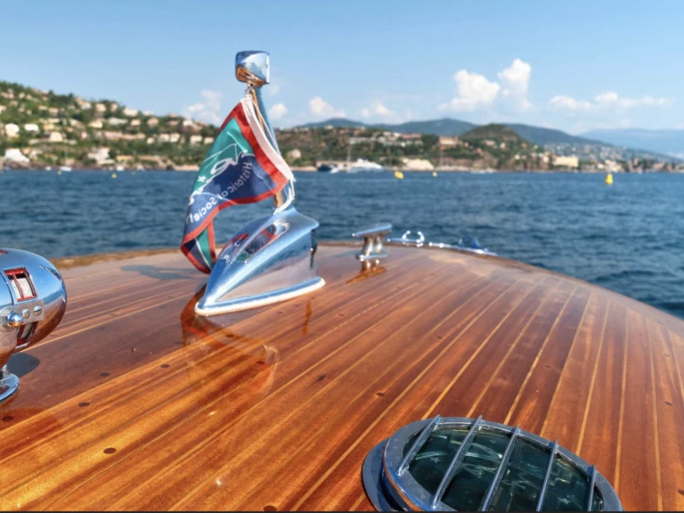 Guido Abbate Eden Rock jednotlivci a charterové společnosti v Mandelieu-la-Napoule