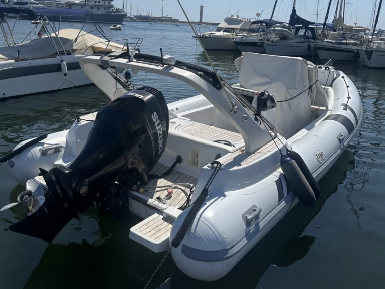 Pronajmout si Legar 800 v Viareggio