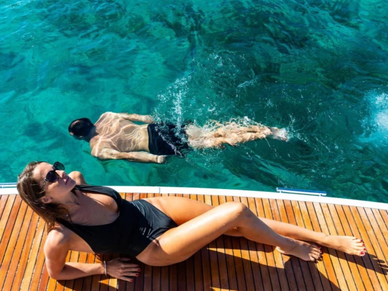 Jeanneau NC 37 jednotlivci a charterové společnosti v Juan-les-Pins