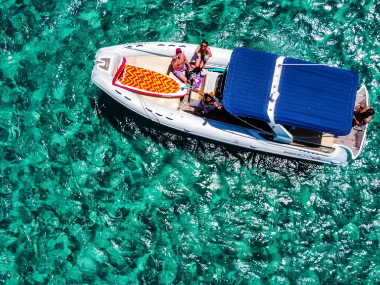 Stilmar Stilmar 28 jednotlivci a charterové společnosti v Otranto