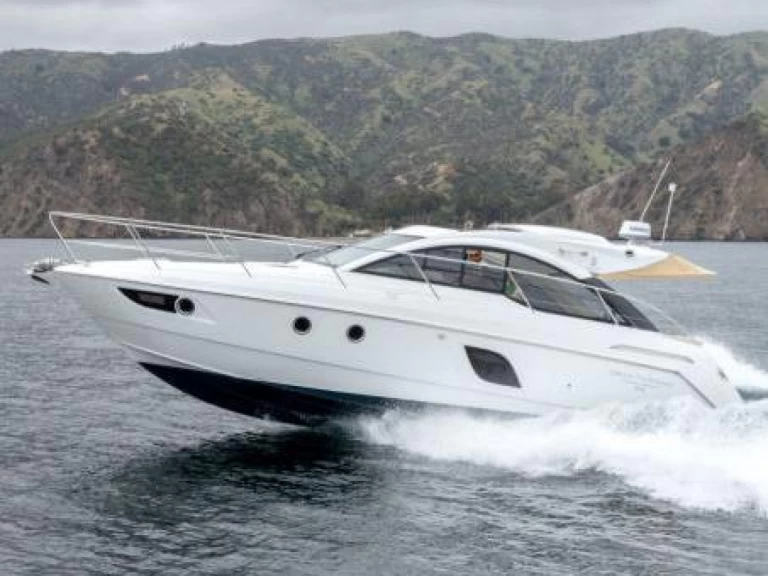 Gran Turismo 38 jednotlivci a charterové společnosti v Juan-les-Pins