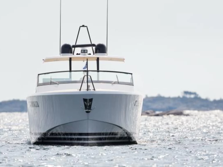 Pronajmout si Delta Powerboats 60 v Juan-les-Pins