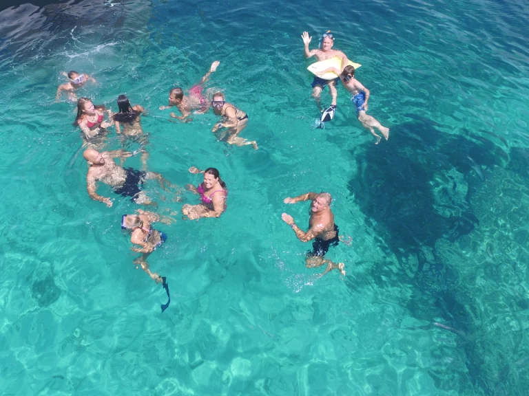 Motorová loď k pronájmu v Porto di Alghero za nejlepší cenu