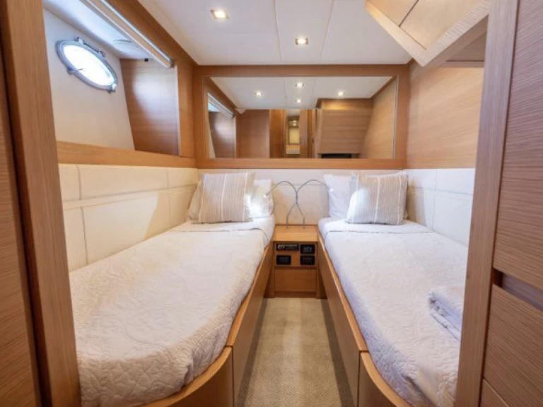 Pronájem lodi Pershing Pershing 64 v Antibes na Samboatu