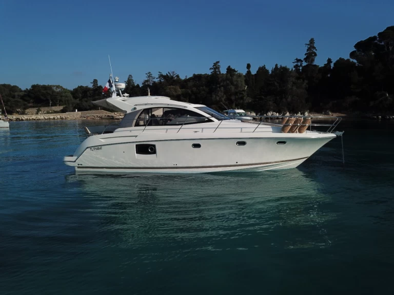Pronájem lodi Prestige 39 v Juan-les-Pins na Samboatu
