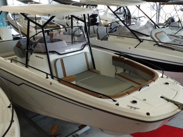 Pronajmout si Bénéteau Flyer 8 SPACEdeck v Ajaccio