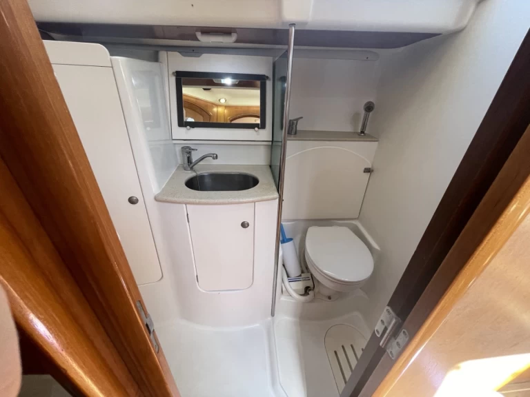 Pronajmout si Jeanneau Sun Odyssey 49 v Paros (ostrov)