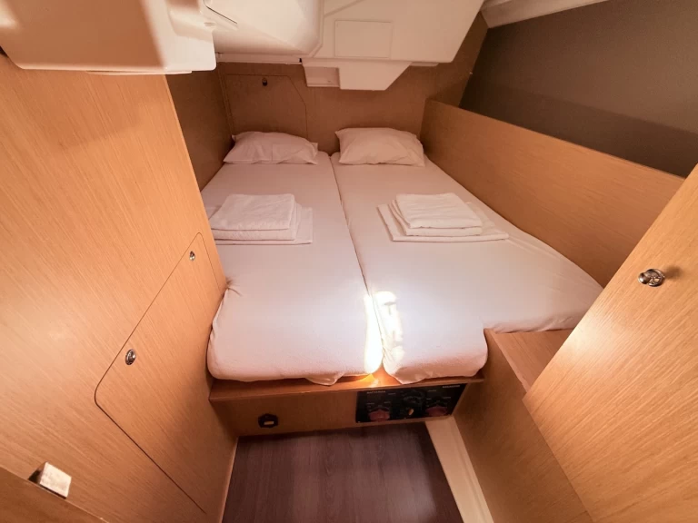 Bénéteau Oceanis 38.1 jednotlivci a charterové společnosti v Sukošan