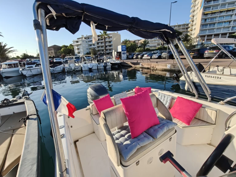 Pronájem lodi Sainte-Maxime lákavé ceny Stealth Mithos 