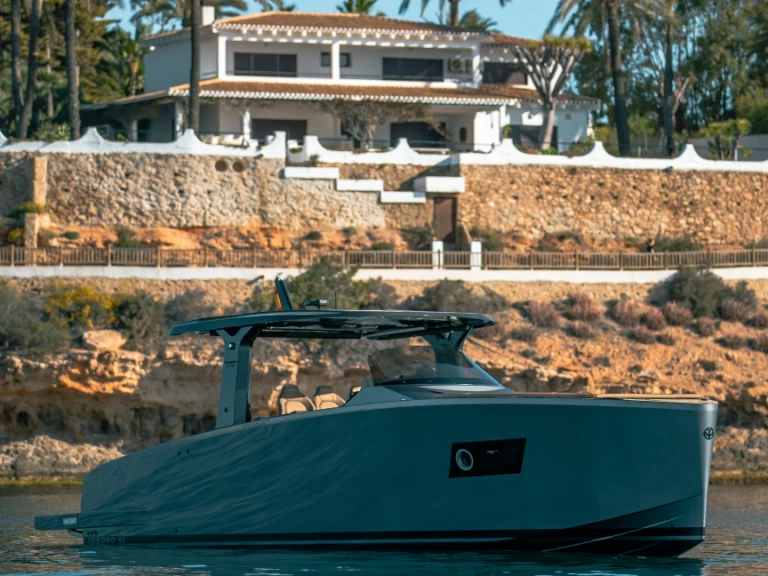 Pronájem lodi Tesoro T40 v Port des Marines de Cogolin na Samboatu