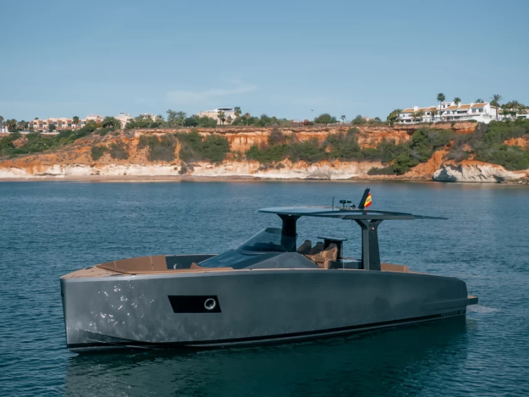 Motorová loď k pronájmu v Port des Marines de Cogolin za nejlepší cenu