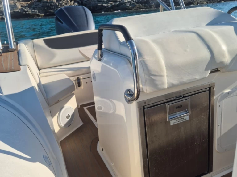 Pronájem Polotuhá loď Capelli s licencí