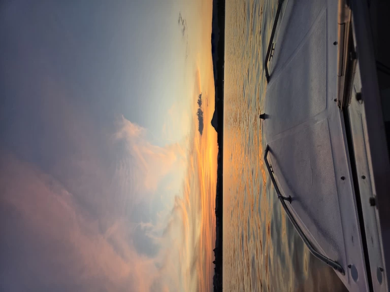 Motorová loď k pronájmu v Annecy za nejlepší cenu