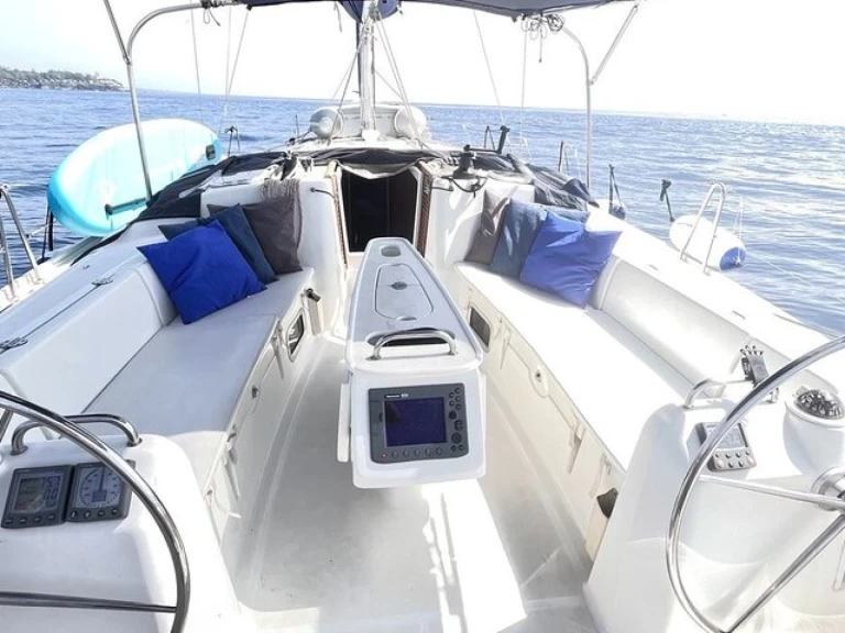 Bénéteau Cyclades 43.4 jednotlivci a charterové společnosti v Catania