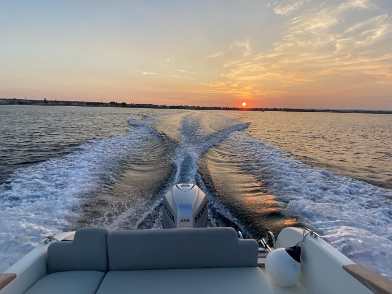 Psmar Acquasanta 1/a jednotlivci a charterové společnosti v Marzamemi