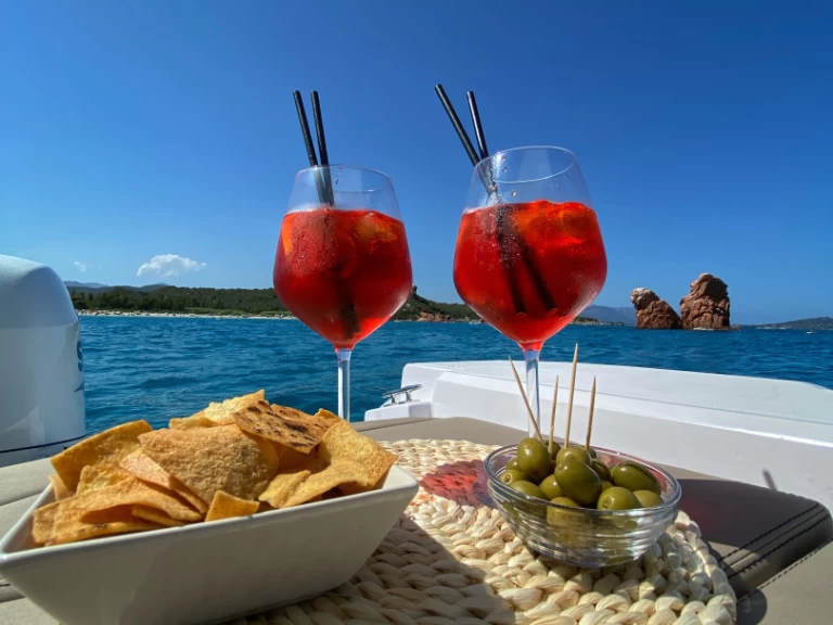 Pronajmout Polotuhá loď se skipperem či ne Italboats v Villasimius