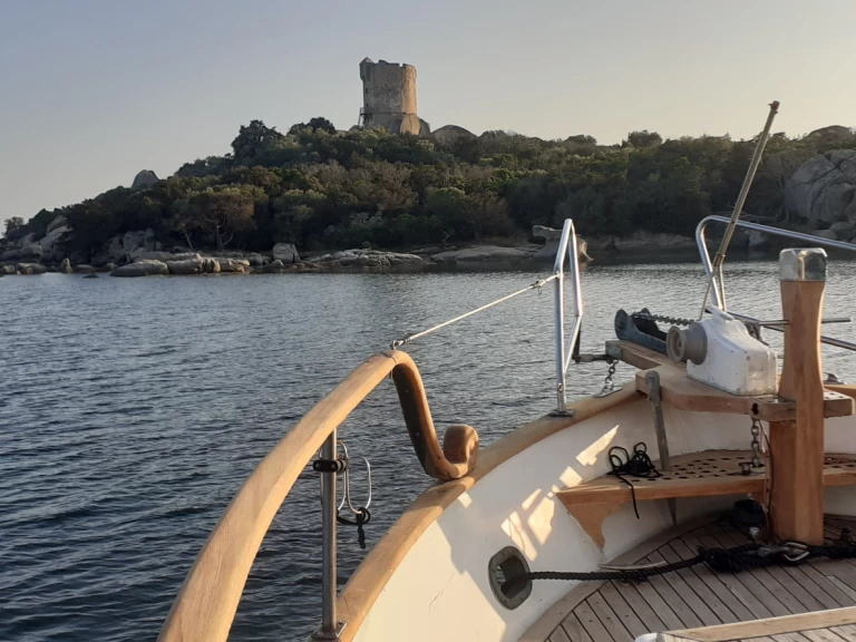 Pronájem lodi eurobanker 38 CLASSIQUE v Figari na Samboatu