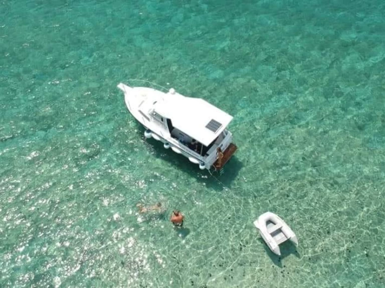 Pronájem lodi Jeanneau Lamparo v Lumbarda na Samboatu