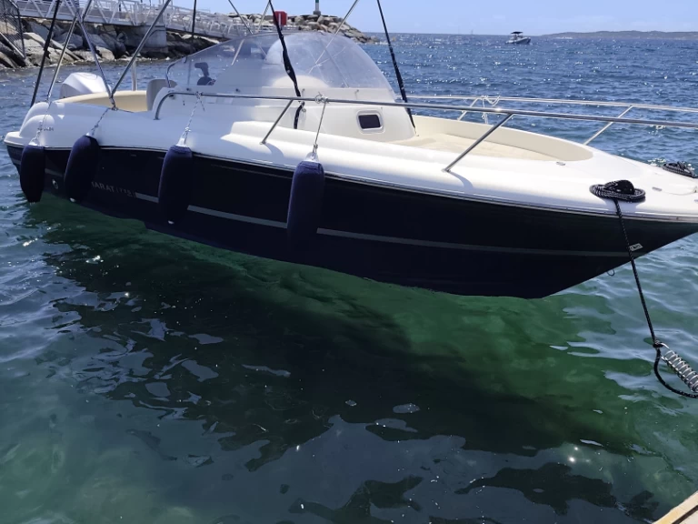 Jeanneau Cap Camarat 7.15 WA jednotlivci a charterové společnosti v Les Issambres