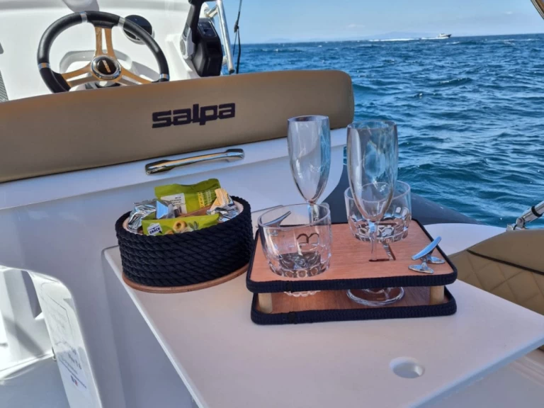 Salpa Salpa Soleil 18 jednotlivci a charterové společnosti v Sorrento