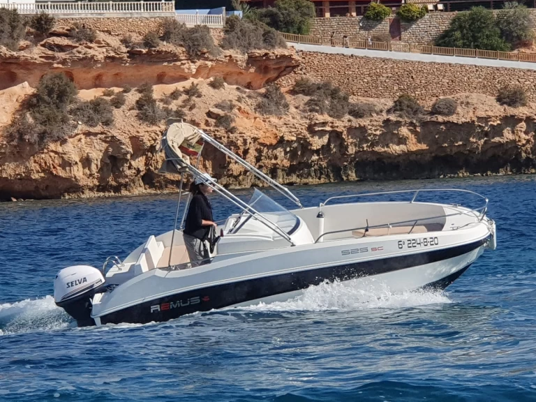 Pronajmout si Remus Remus 550 open v Torrevieja