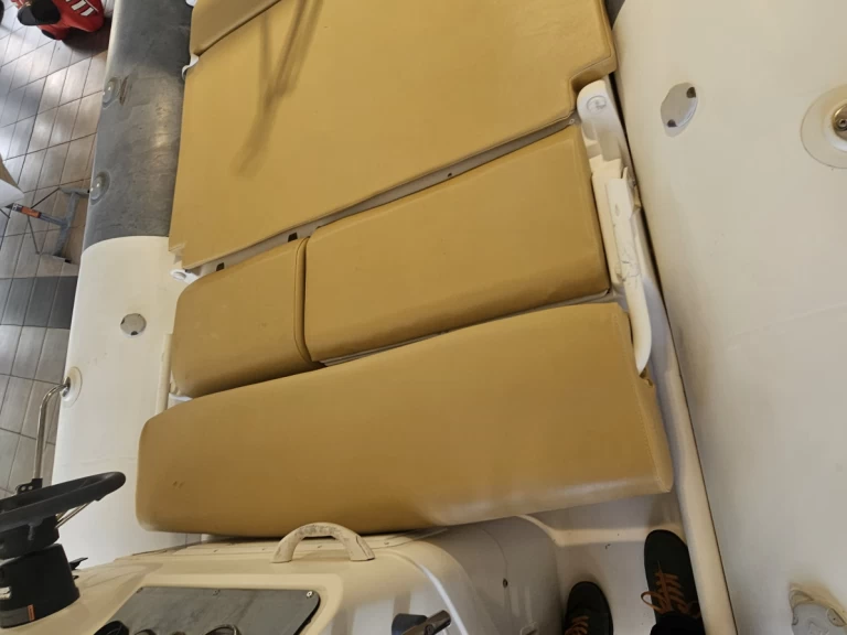 Pronájem Polotuhá loď Zodiac s licencí