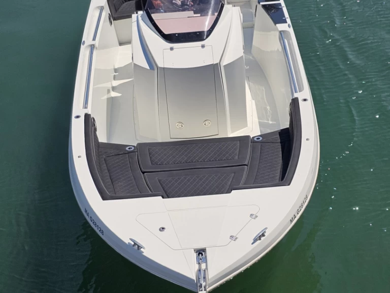 Pacific Craft Pacific Craft 27 RX jednotlivci a charterové společnosti v Port Fréjus