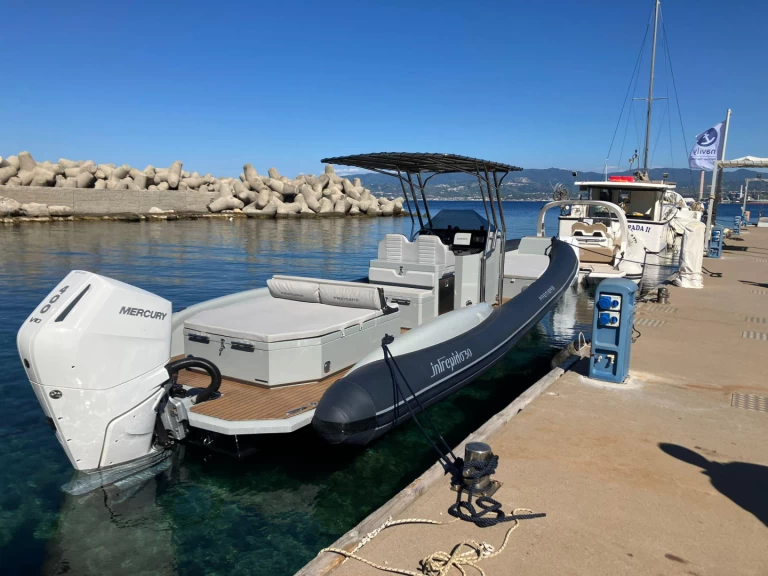 Pronajmout si Premiere Intrepido  v Santa Marina Salina