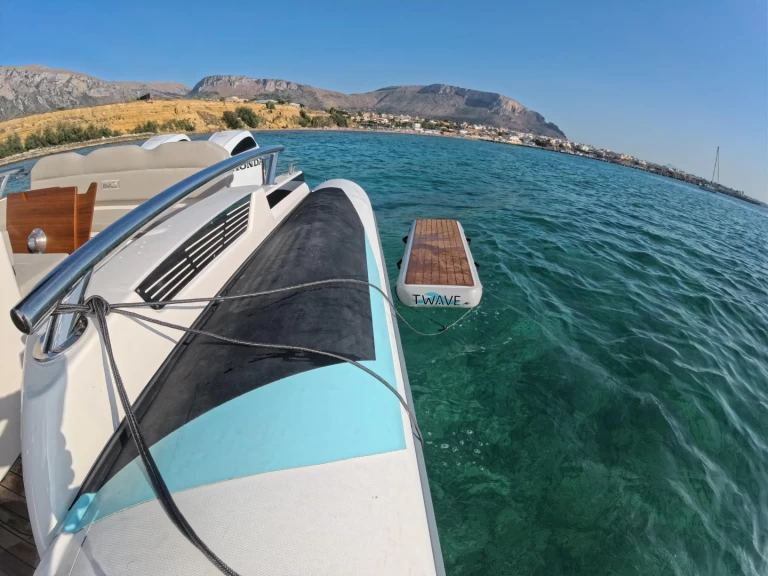 Pronájem Polotuhá loď Bwa s licencí