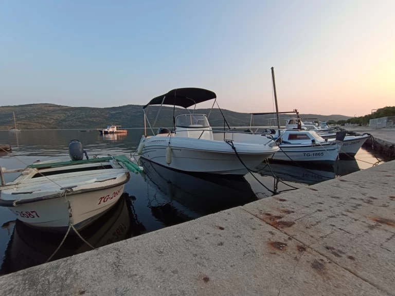 AM Yacht Prince 570 Open jednotlivci a charterové společnosti v Poljica