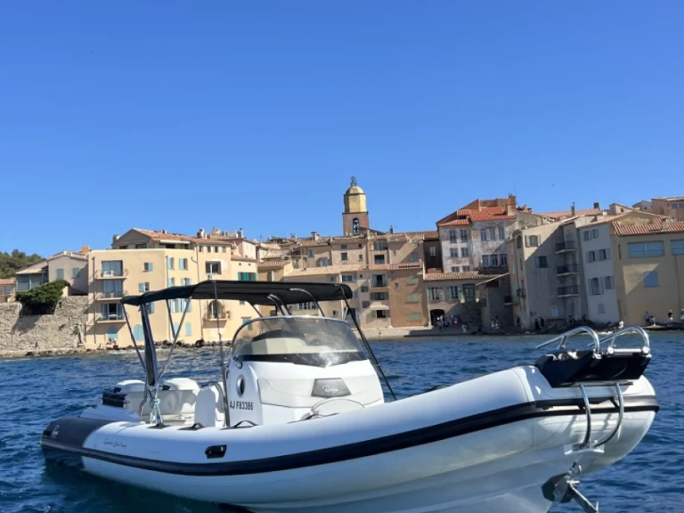 Pronajmout si Ranieri Cayman 31 Sport Touring v Port Cogolin