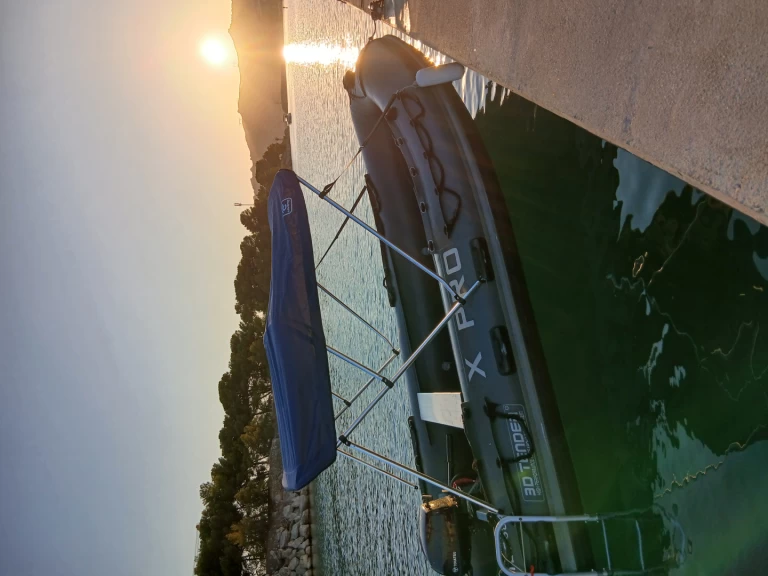 Pronájem Polotuhá loď X-Pro s licencí