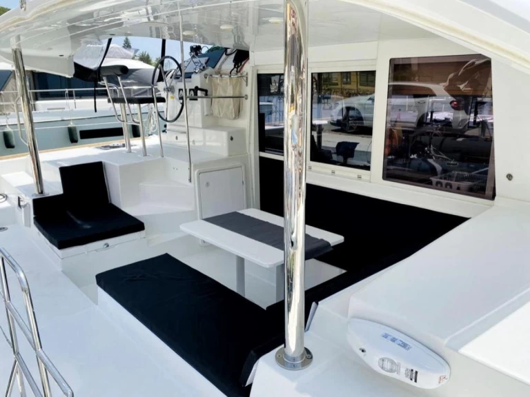 Pronajmout si Lagoon Lagoon 400 S2 v Santa Eularia des Riu