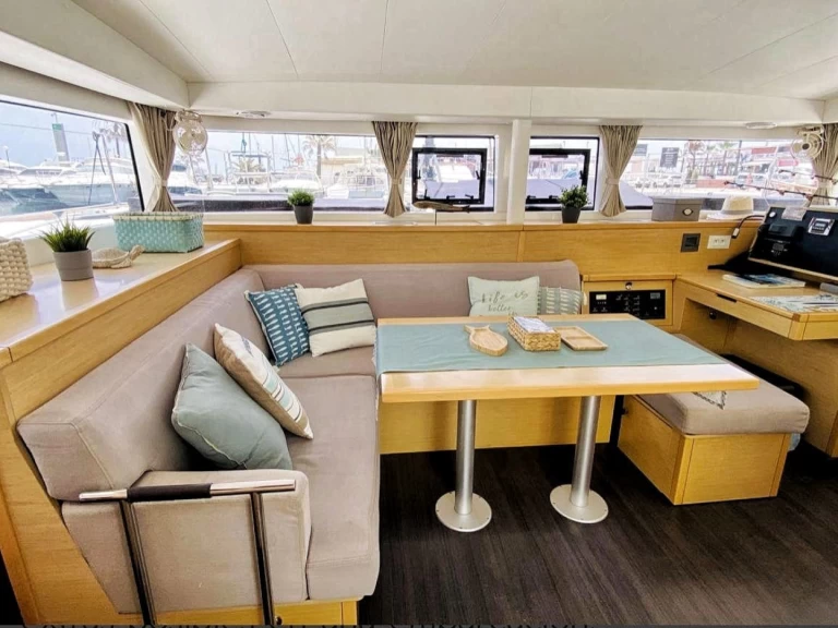 Pronájem Katamarán v Santa Eularia des Riu -Lagoon Lagoon 400 S2