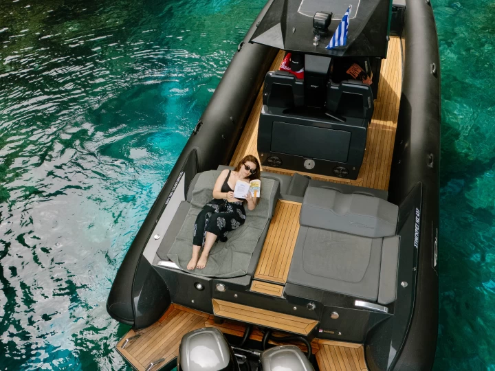 Polotuhá loď k pronájmu v Sifnos za nejlepší cenu