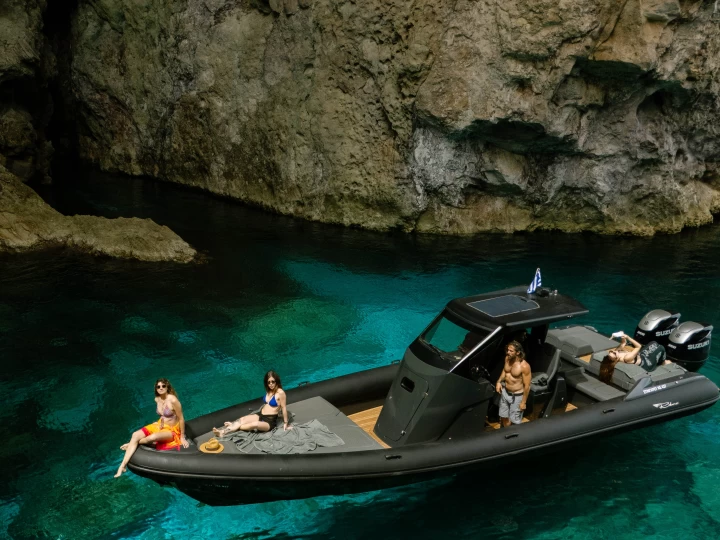 Pronájem jachty v Sifnos -Ribco SF-36X na Samboatu