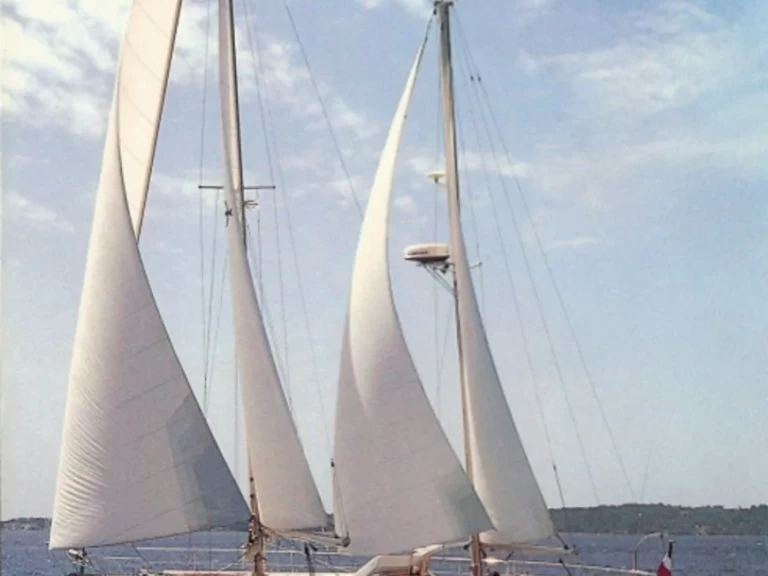 Pronájem lodi Amel Maramu v Santa-Maria-Poggio na Samboatu