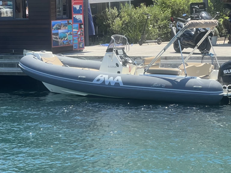 Bwa Itbwa09662102 jednotlivci a charterové společnosti v Bonifacio Port