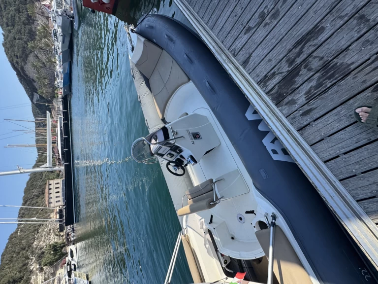 Pronájem Polotuhá loď v Bonifacio Port -Bwa Itbwa09662102