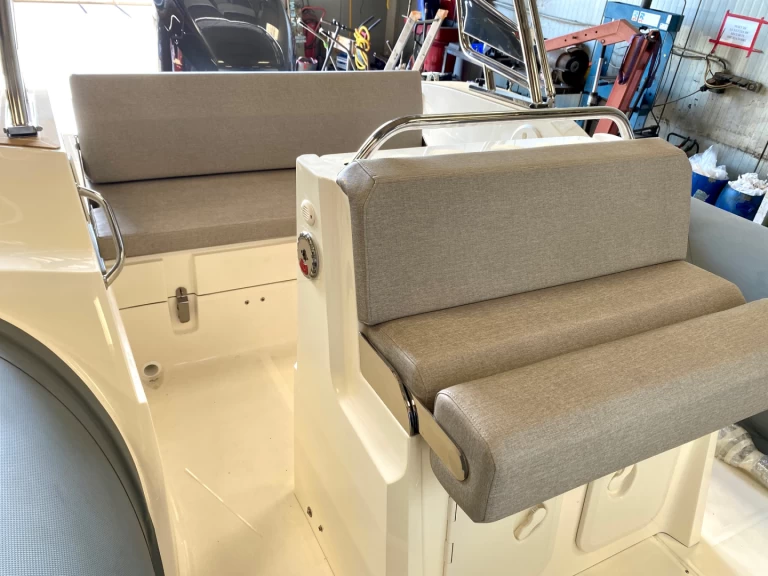 Pronajmout Polotuhá loď se skipperem či ne Capelli v Saint-Cyprien