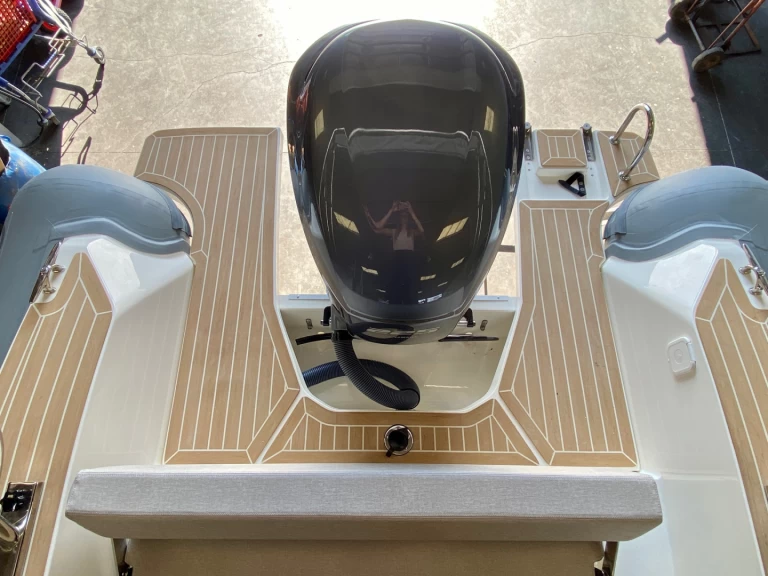 Pronájem Polotuhá loď Capelli s licencí