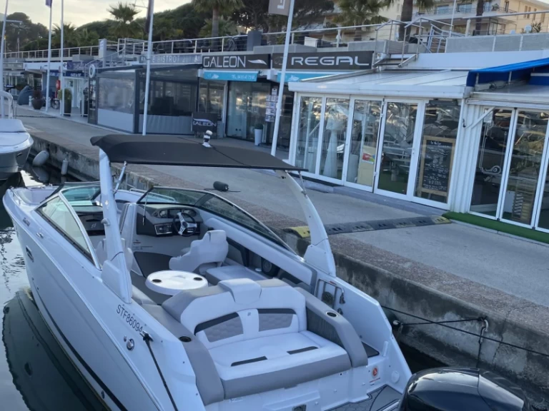 Pronájem Motorová loď Four Winns s licencí