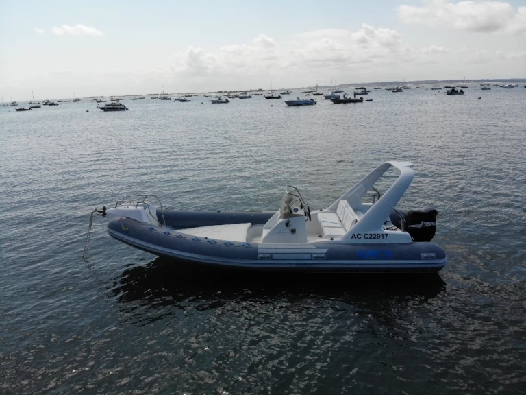 Sacs Sacs S 680 Ghost jednotlivci a charterové společnosti v Lège-Cap-Ferret