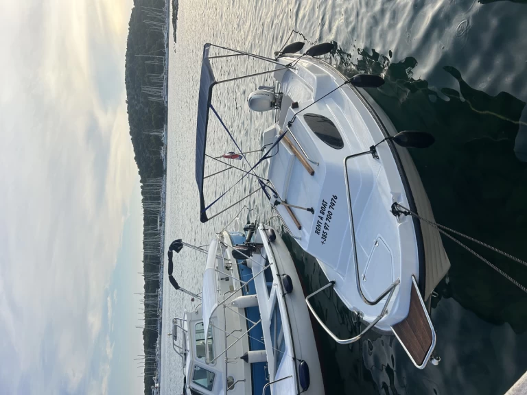 Motorová loď k pronájmu v Rogoznica za nejlepší cenu