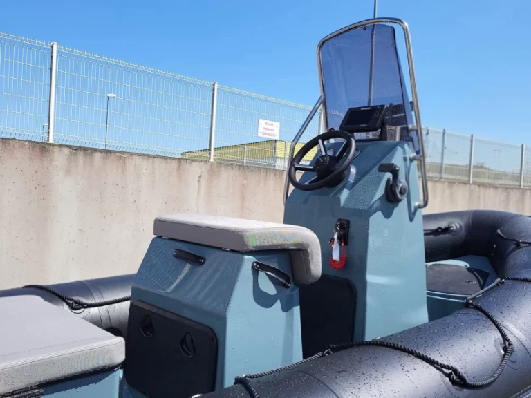 Pronájem Polotuhá loď v Les Sables-d'Olonne -Bombard Explorer 550