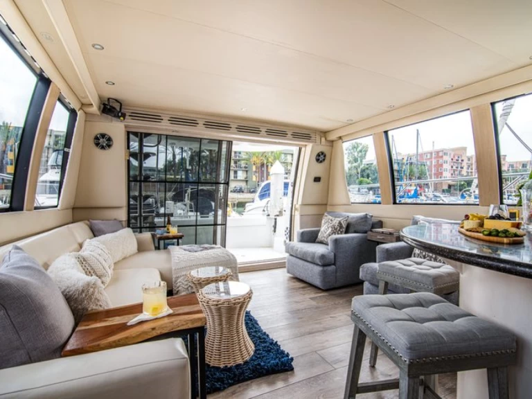 Pronájem Jachta Carver s licencí