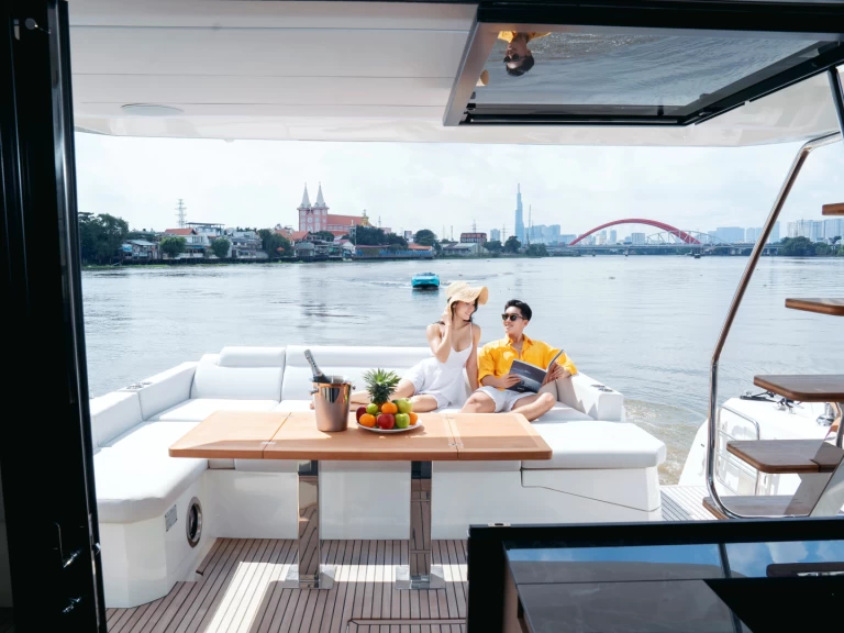 Prestige Prestige 590 jednotlivci a charterové společnosti v Phường Hiệp Bình Phước